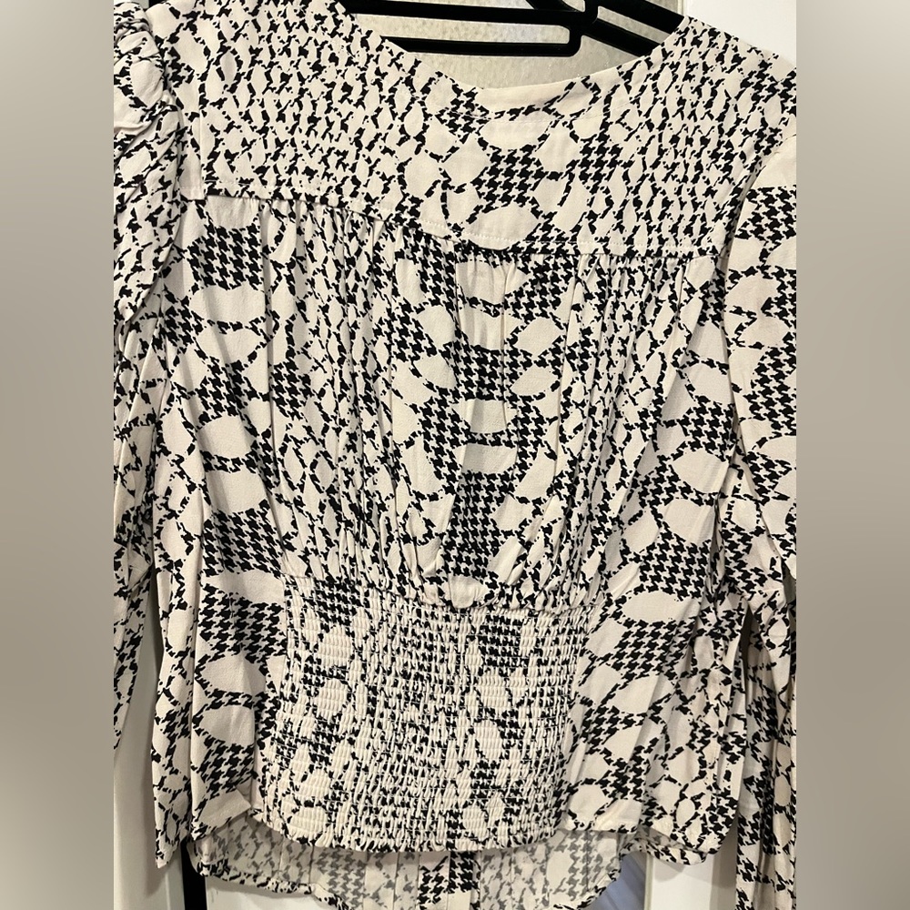 LEAVING CLOSET!Accepting almost any offer! WORN ONCE - FREE PEOPLE PATTERNED TOP - Picture 6 of 9